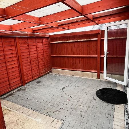 Full Studio Near Heathrow Airport & London Hayes  Extérieur photo