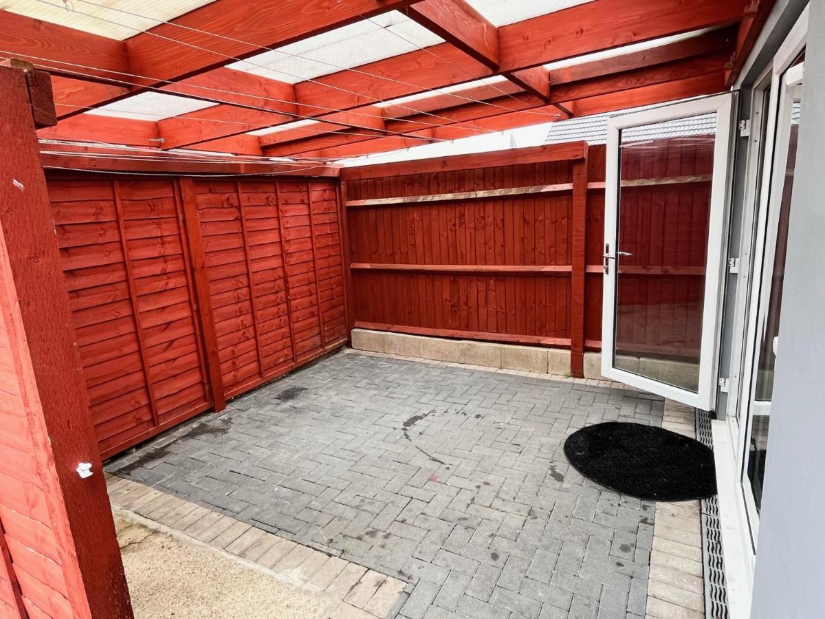 Full Studio Near Heathrow Airport & London Hayes  Extérieur photo
