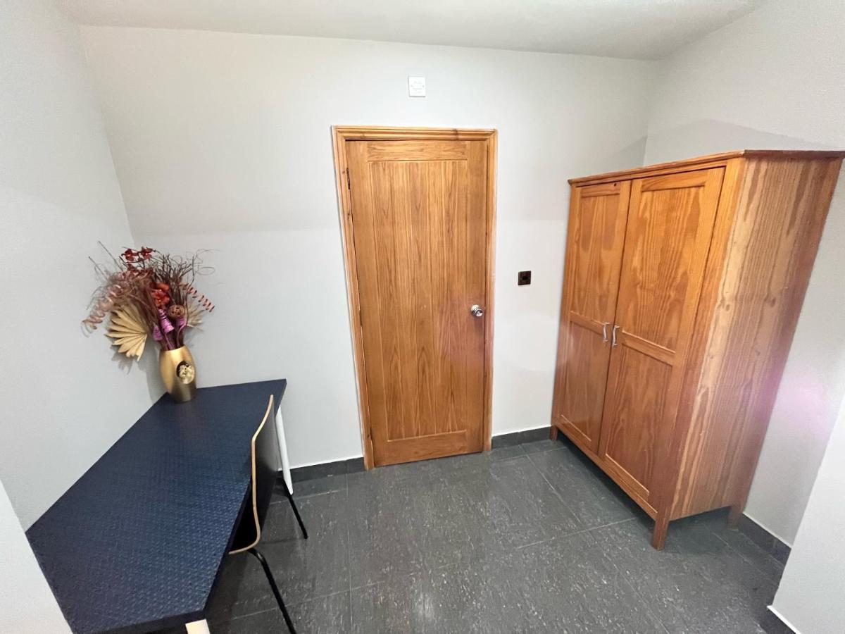 Full Studio Near Heathrow Airport & London Hayes  Extérieur photo