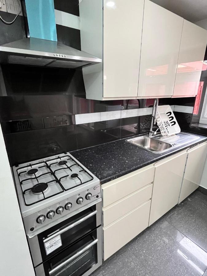 Full Studio Near Heathrow Airport & London Hayes  Extérieur photo