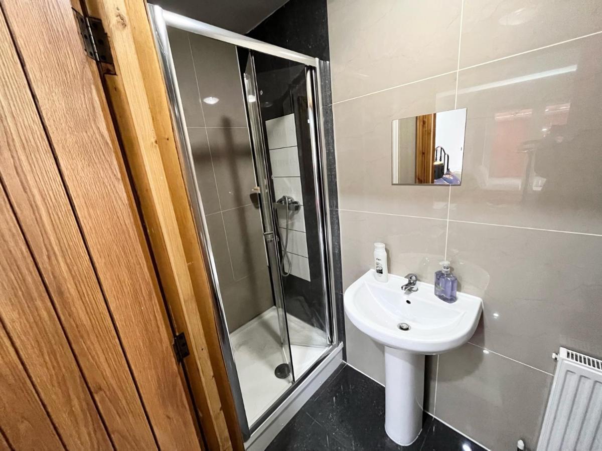 Full Studio Near Heathrow Airport & London Hayes  Extérieur photo